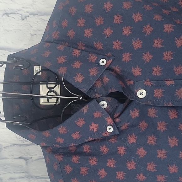 ROWM Blue and‎ Red Snowflakes Button Down Men's Shirt 2XT - Picture 2 of 9